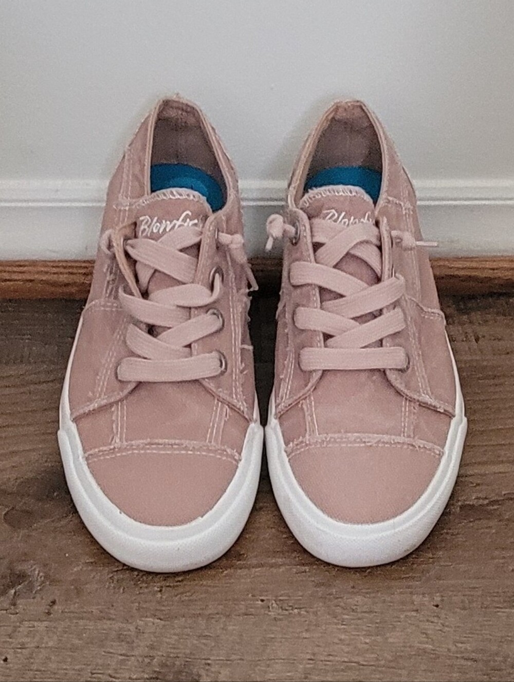 Blowfish Malibu Blush Pink Lace Canvas Slip-On Rubber Sole Sneakers. SZ: 7.5